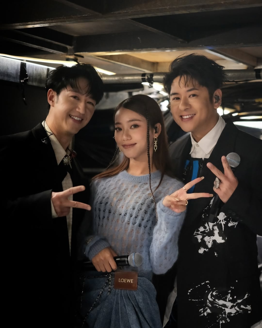 另外，許廷鏗亦提到當年突然離開華納，是華納主動提出解約