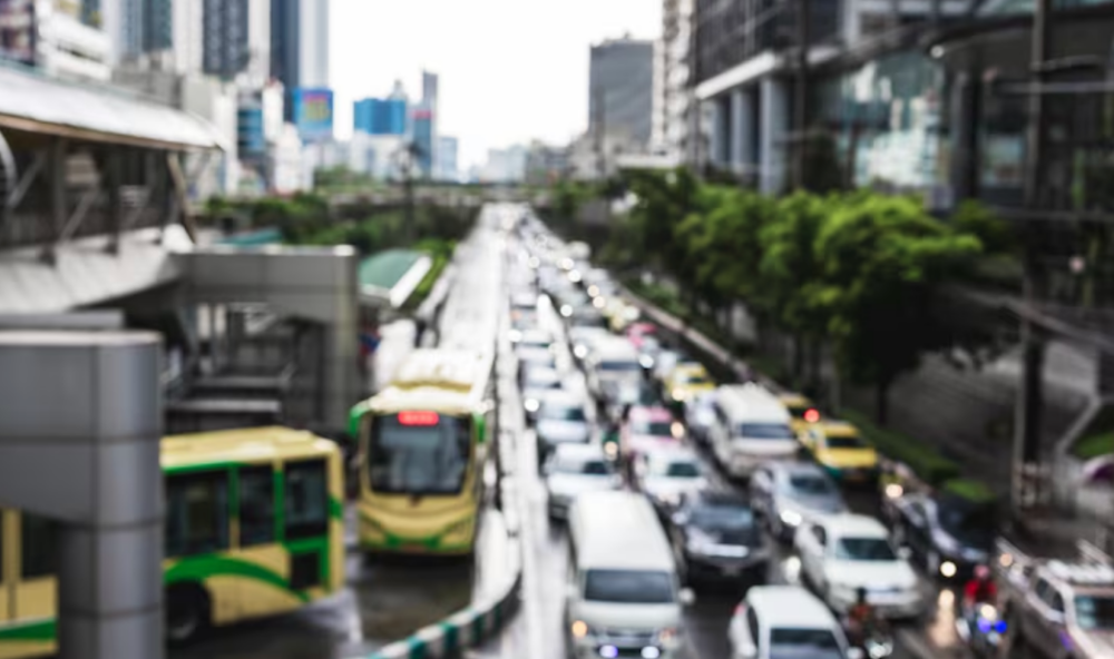 由2025年6月1日起，公共交通費用補貼計劃的領取門檻已調升至$500，政府就超出$500的餘額提供1/3補貼，每月補貼上限維持$400。