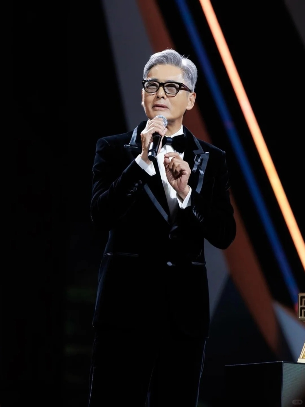 此話一出，隨即引發現場粉絲一片笑聲，成功化解了當下的尷尬氣氛。