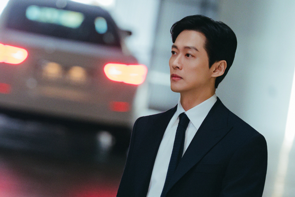 去年於唯美愛情劇《我們的電影》中出演憂鬱導演的演技派男神南宮珉，再度挑戰自己，於下半年的浪漫驚悚劇《婚姻之後》(暫譯)，為觀眾帶來一場另類愛情體驗！