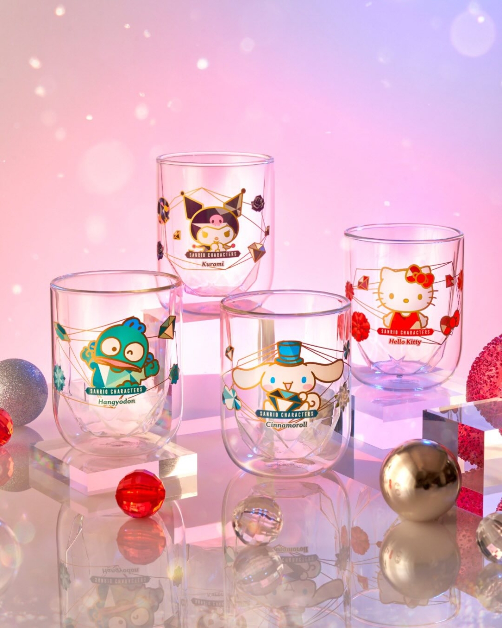 尺寸約：高11cm、寬8cm。