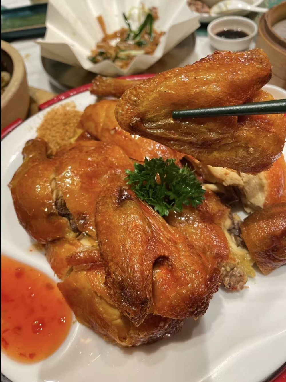 爆汁玻璃乳鴿。