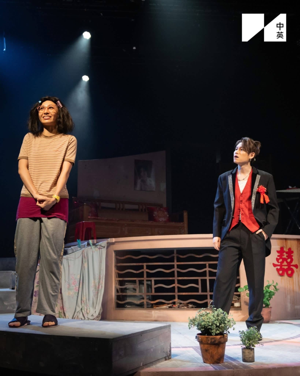 2019年從香港演藝學院戲劇學院畢業後，加入中英劇團成為駐團演員，至今已有5年全職舞台劇演員經驗。