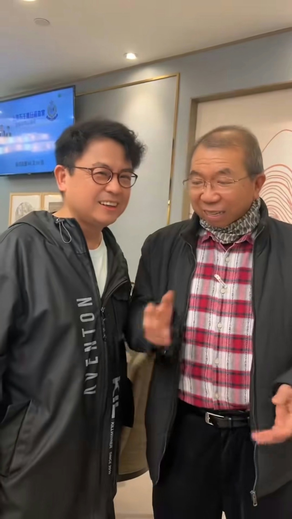 李家仁醫生有在片中交代近況，提到去年提及的新歌《小明返香港》已經推出