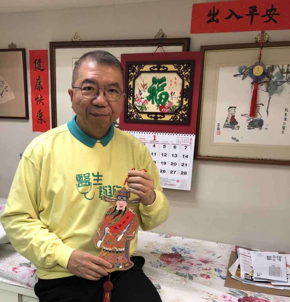 其實李家仁醫生除了醫療界與音樂成就，昔日更是灣仔東方書局的太子爺