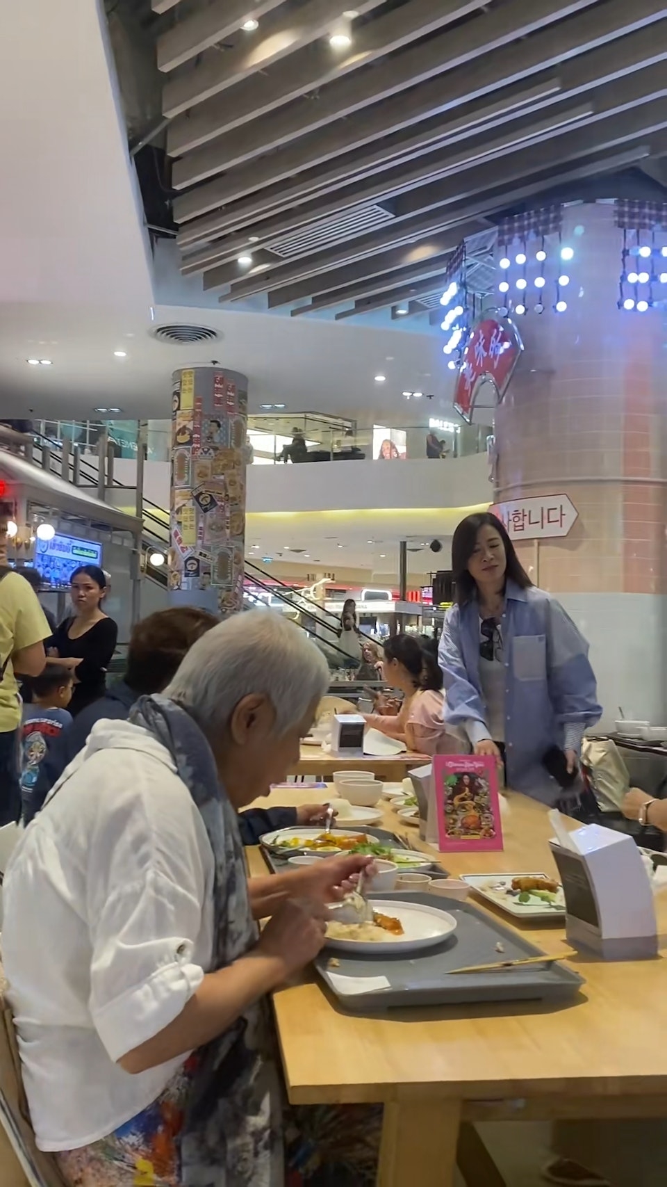 影片流出後，不知是否因為當天阿佘打扮太樸素，與平日上鏡打扮有差異，經有網友質疑片中非阿佘本人