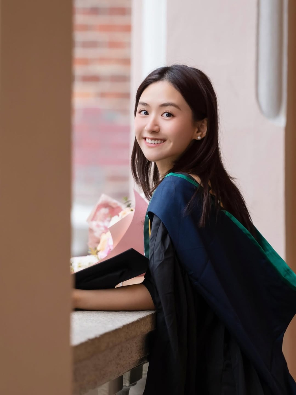 據指2000年出生，現年26歲的莊雅婷是位學霸！