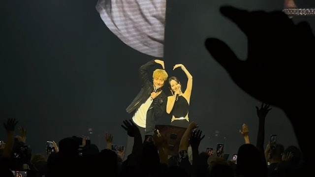 日前方力申在內地登台，期間與一名女歌手合唱《好心好報》。