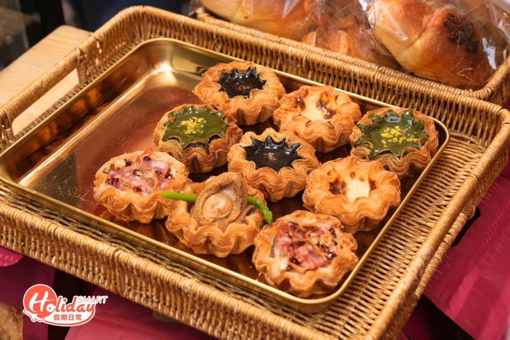 人氣烘焙品牌森林麵包帶來多款產品，由招牌酥皮千層撻、扁牛角，到各款賀年糕點一應俱全。