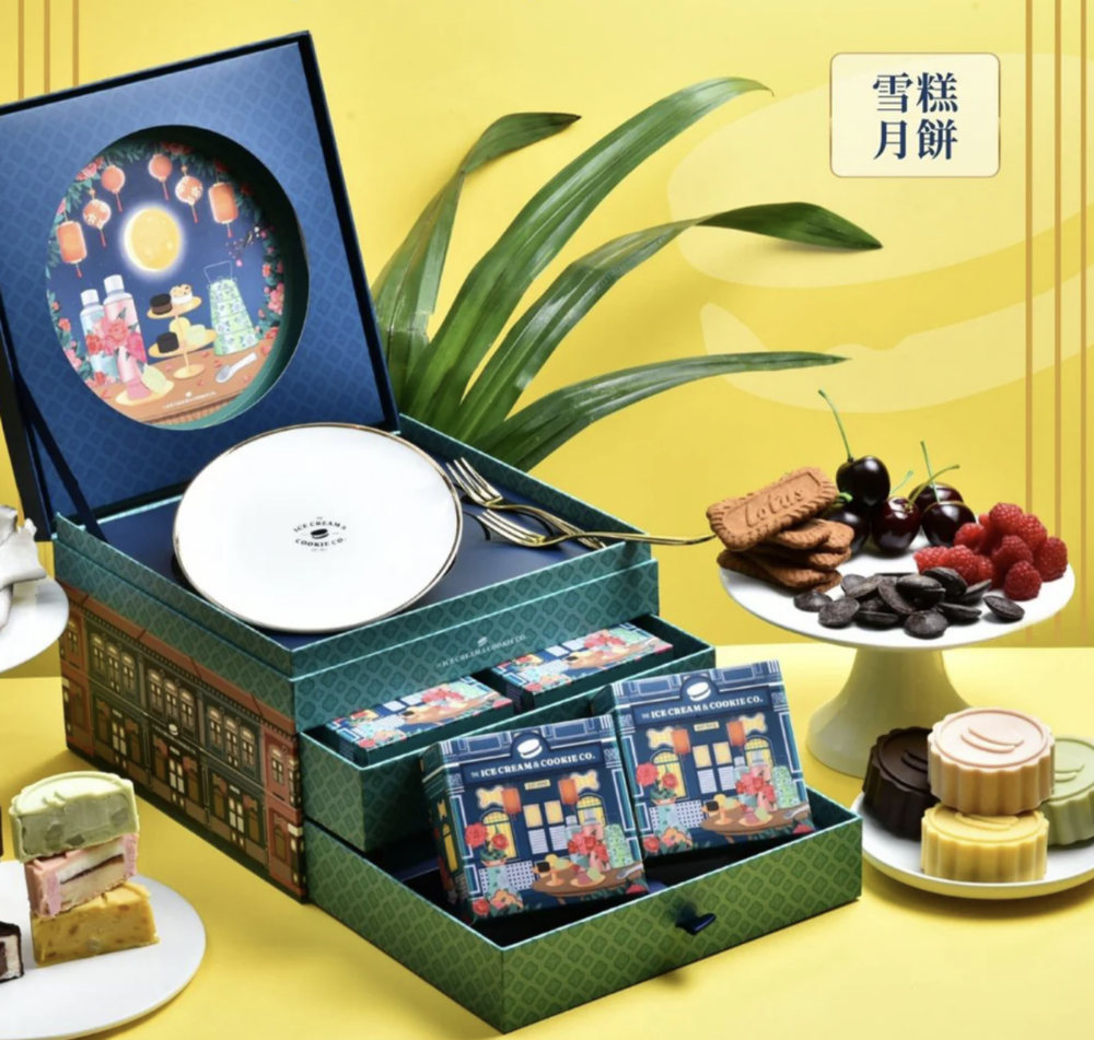 THE ICE CREAM & COOKIE CO. ICC 中秋月餅禮盒4件裝；包含 4 顆手工雪糕月餅，分別呈現四款充滿亞洲風味的獨特口味，每款各2顆。