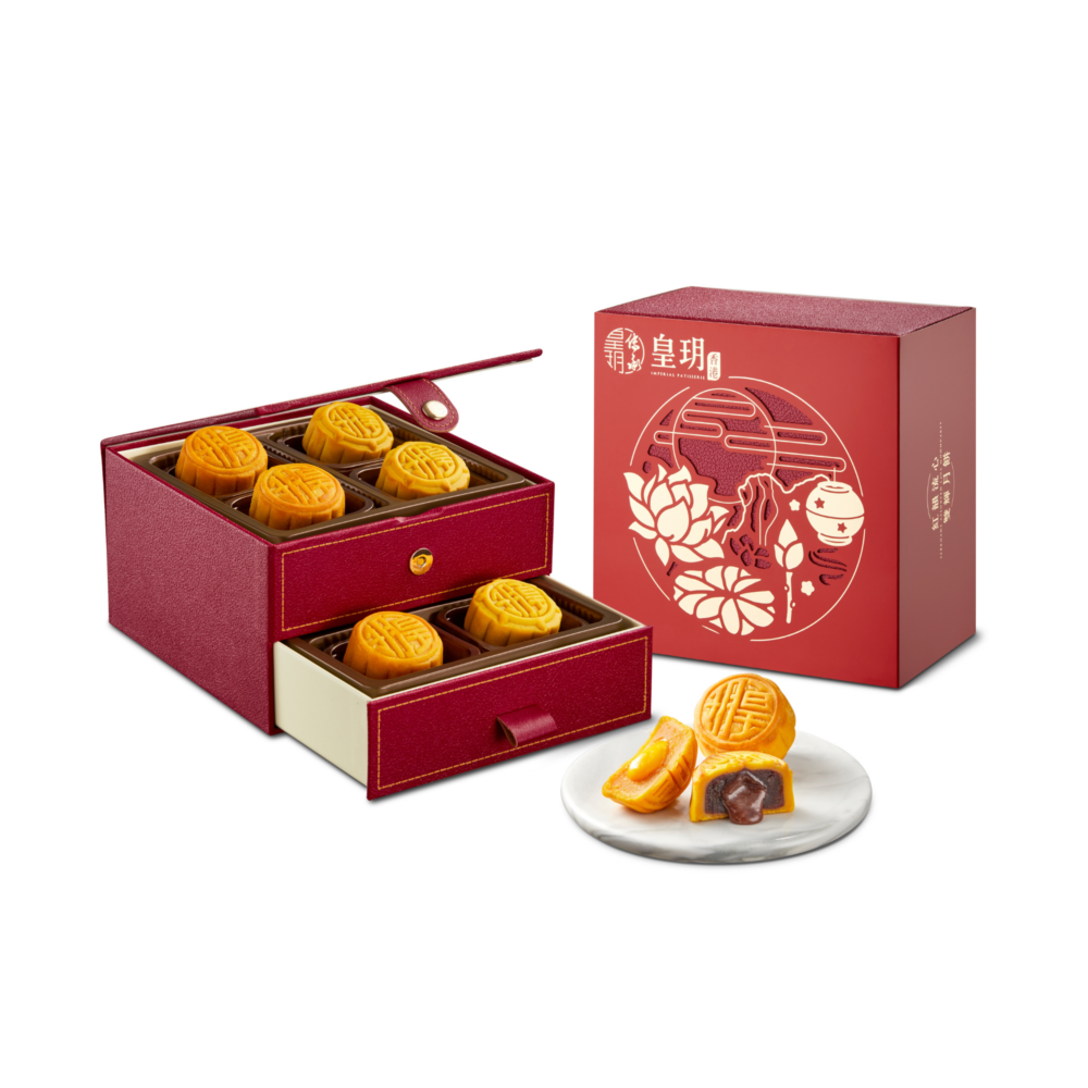 「紅韻流心雙輝月餅」結合流心奶黃與陳皮紅豆沙兩大經典口味；流心奶黃月餅（4件）/流心陳皮紅豆沙月餅（4件）。