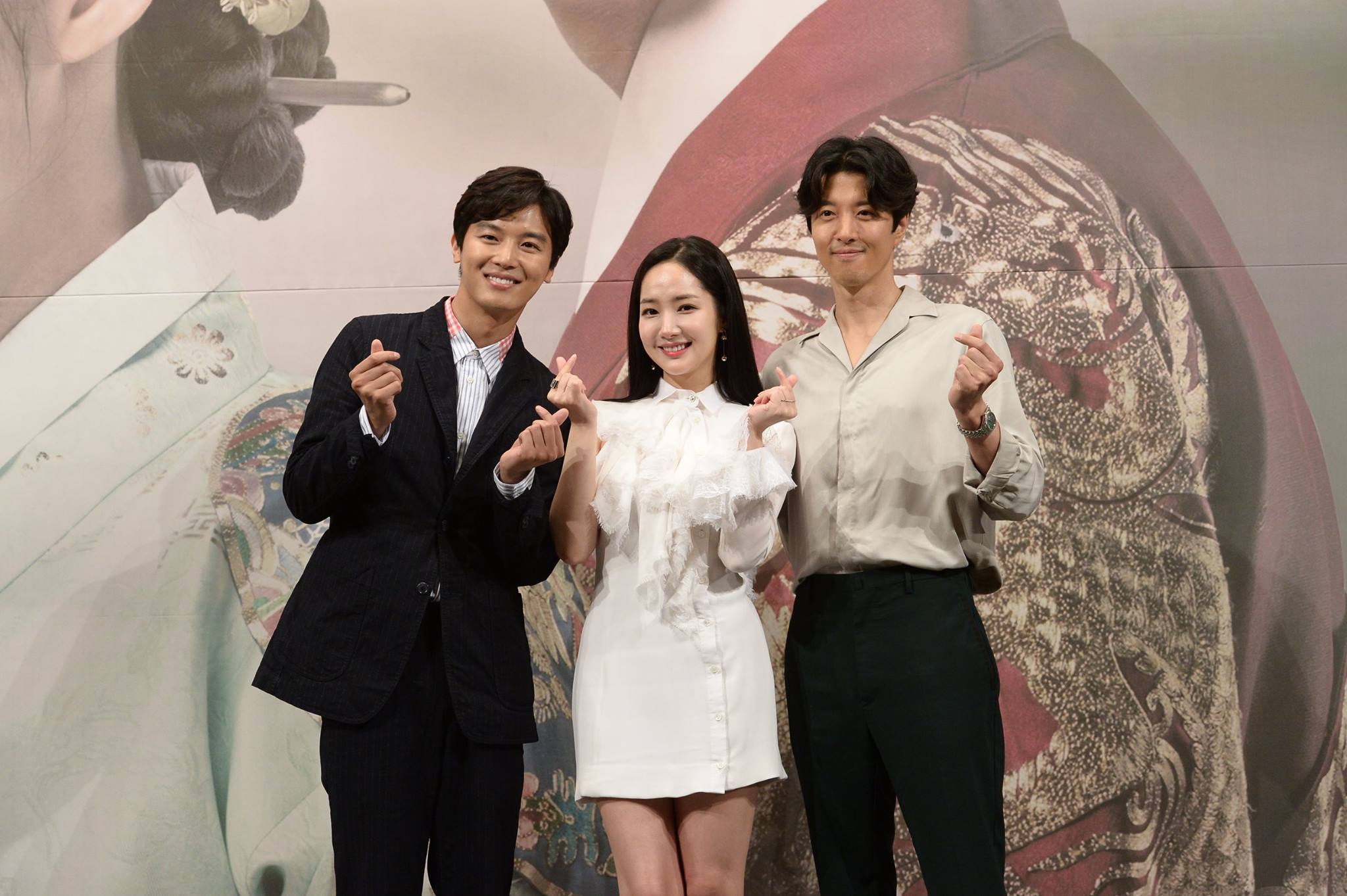 7day queen presscon 3