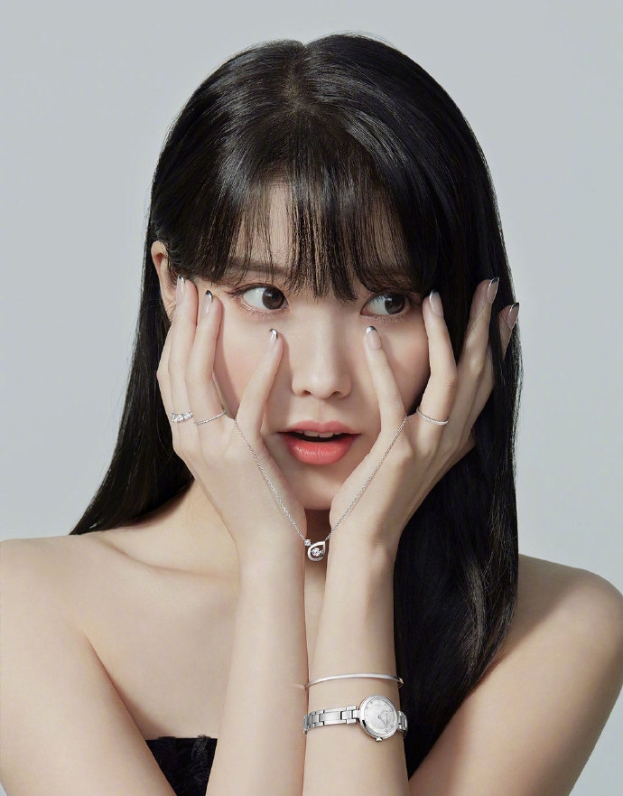 IU 32歲生日快樂