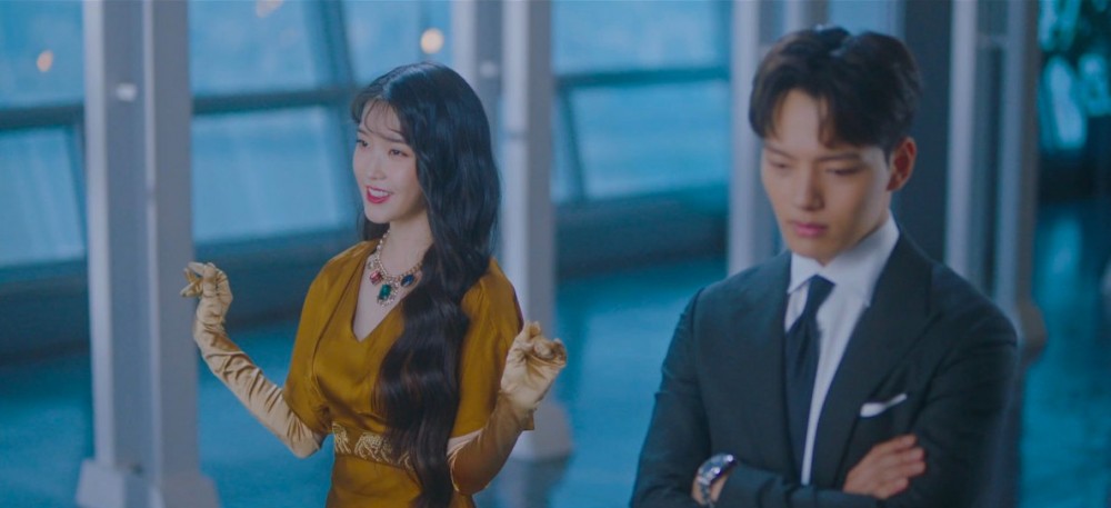 《德魯納酒店》滿月造型