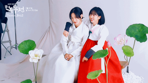 張東潤與金所炫拍攝海報