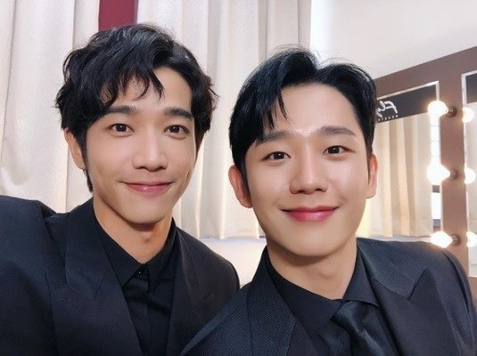 劉以豪IG曬與丁海寅合照