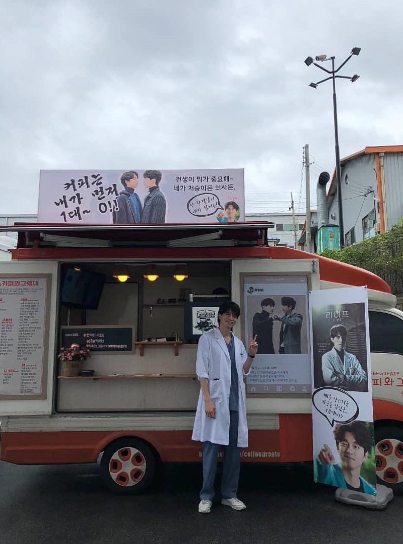 孔劉為李棟旭主演電視劇《LIFE》應援