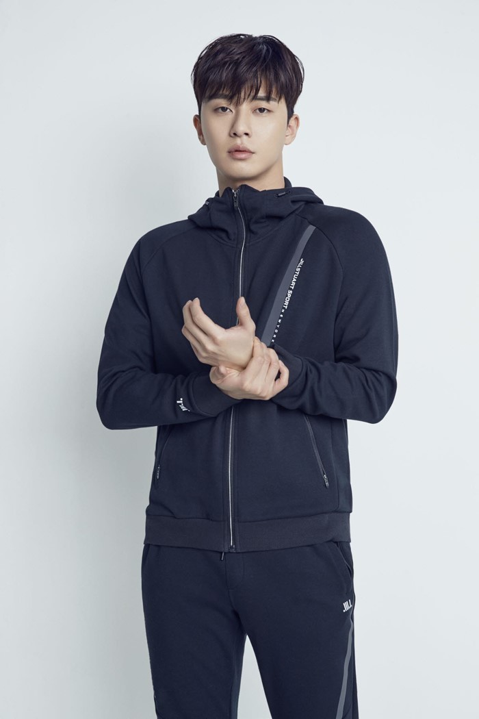 朴敘俊運動品牌畫報