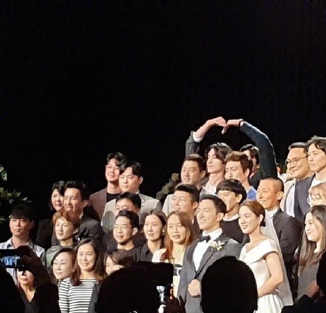 孔劉和李棟旭現身友人婚禮