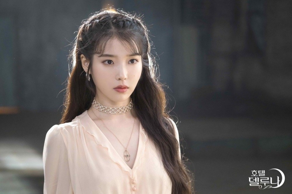 IU《德魯納酒店》