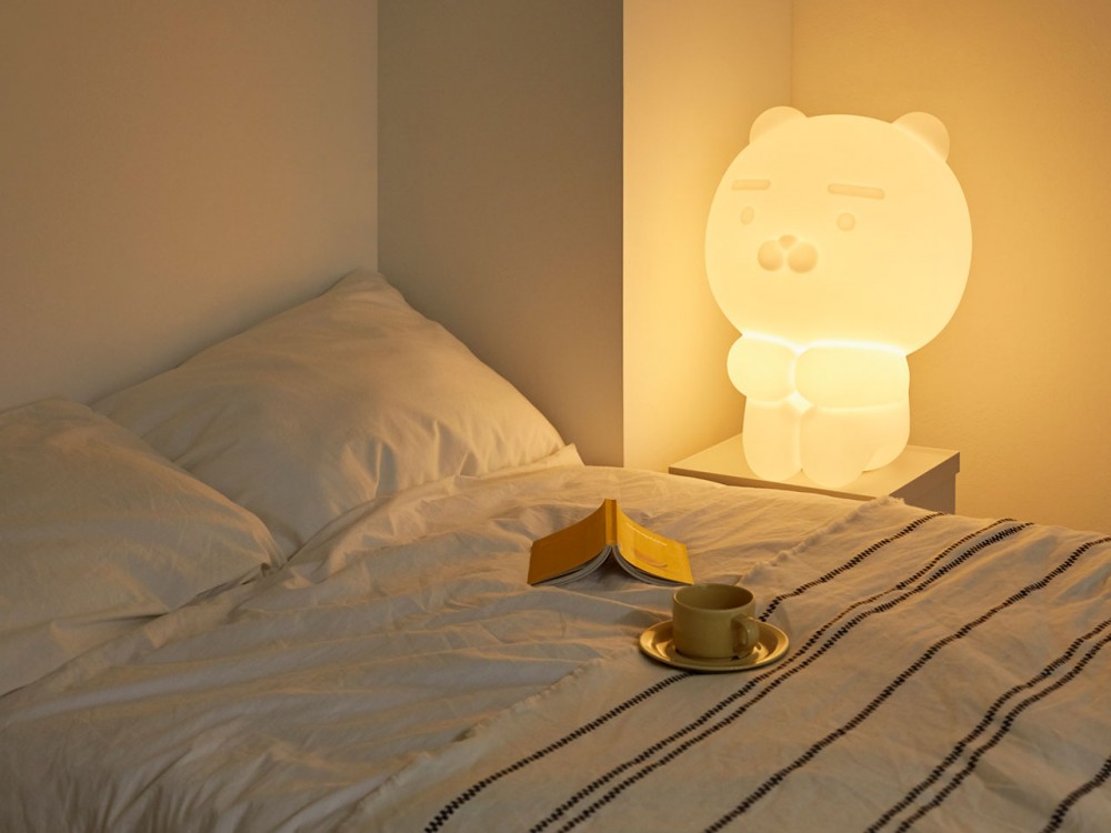 KAKAO FRIENDS推出超大隻「Ryan夜燈」，連遙控器也超可愛～ | Kdaily 