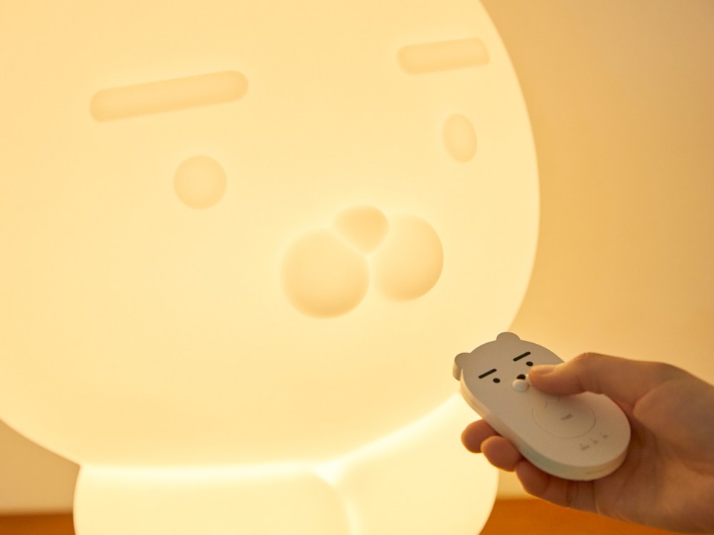 KAKAO FRIENDS推出超大隻「Ryan夜燈」，連遙控器也超可愛～ | Kdaily 