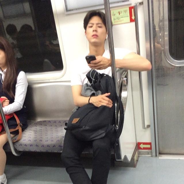 朴寶劍搭地鐵