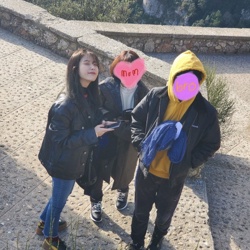 IU曬全家人合照