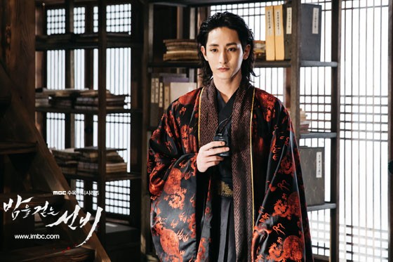 李洙赫夜行書生