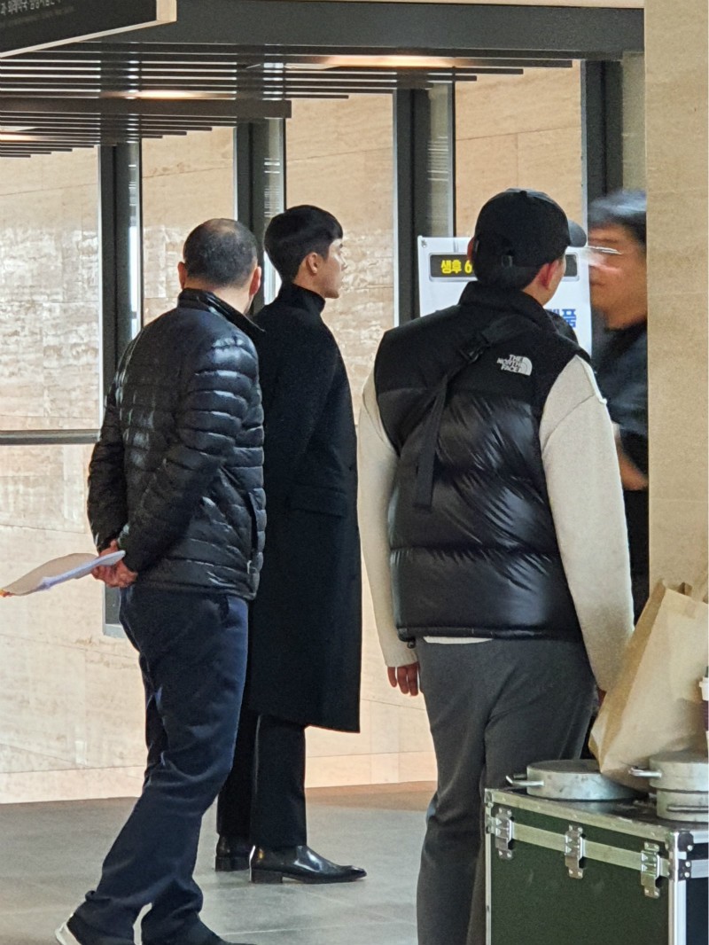 《愛的迫降》玄彬路透照