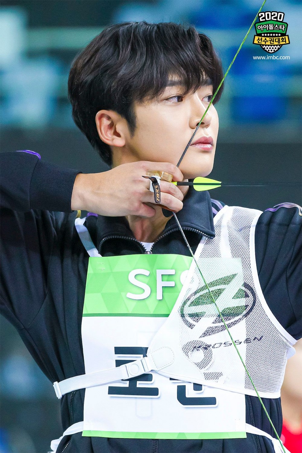 2020偶像明星運動會 路雲睜著雙眼射箭