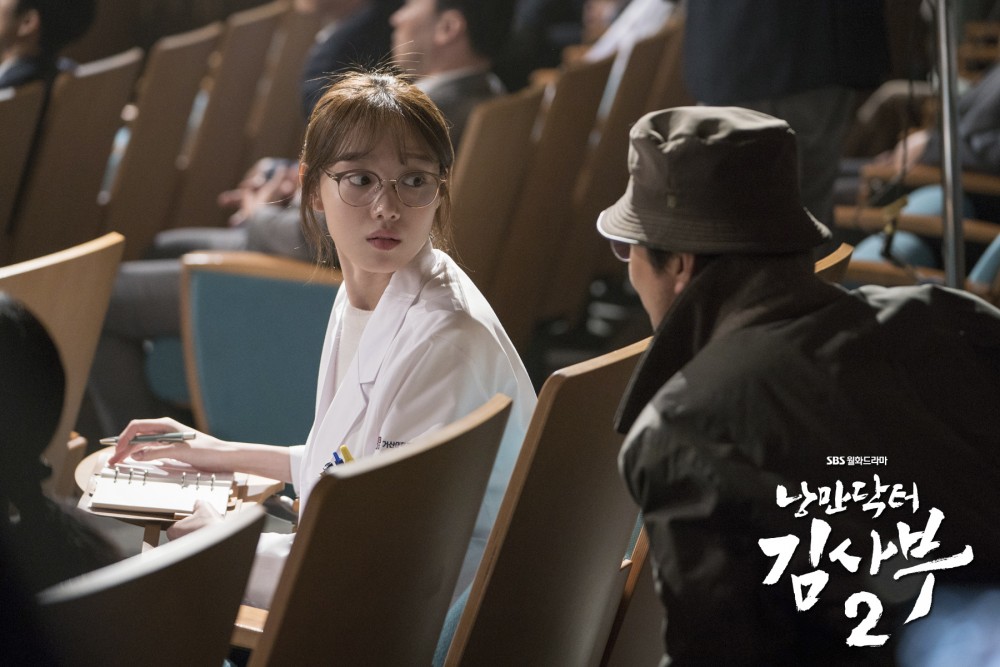 李聖經飾演胸部外科醫生「車恩彩」