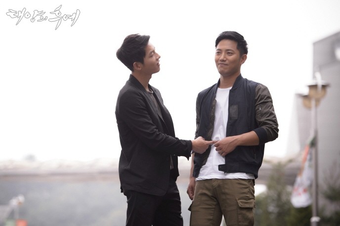 太陽的後裔 宋仲基 晉久