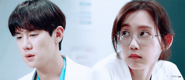 曹政奭、柳演錫、鄭敬淏、金大明、田美都主演的tvN《機智醫生生活》