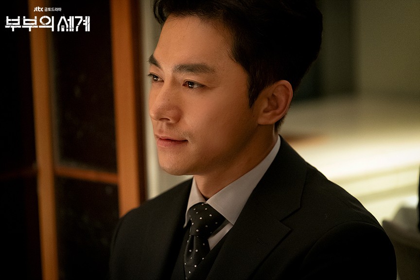 金喜愛、朴海俊、韓素希、金永敏主演的jtbc新劇《夫妻的世界》