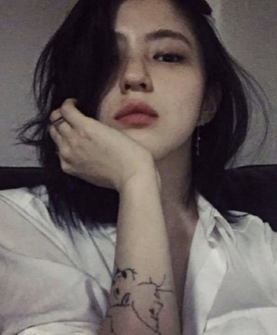 《夫妻的世界》韓素希刺青紋身和吸菸的舊照