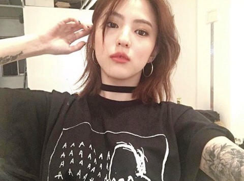 《夫妻的世界》韓素希刺青紋身和吸菸的舊照