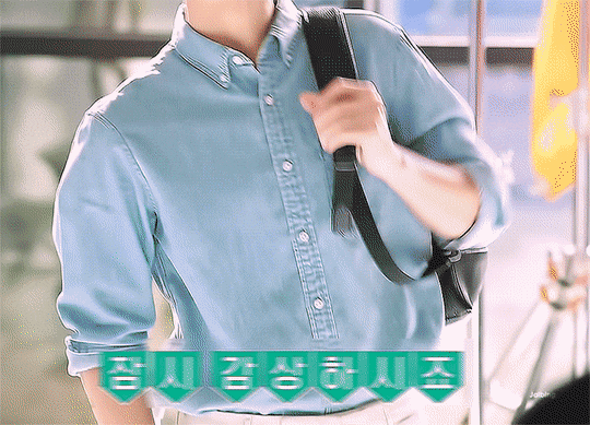 韓亞銀行官方公開了金秀賢拍攝銀行廣告的幕後花絮