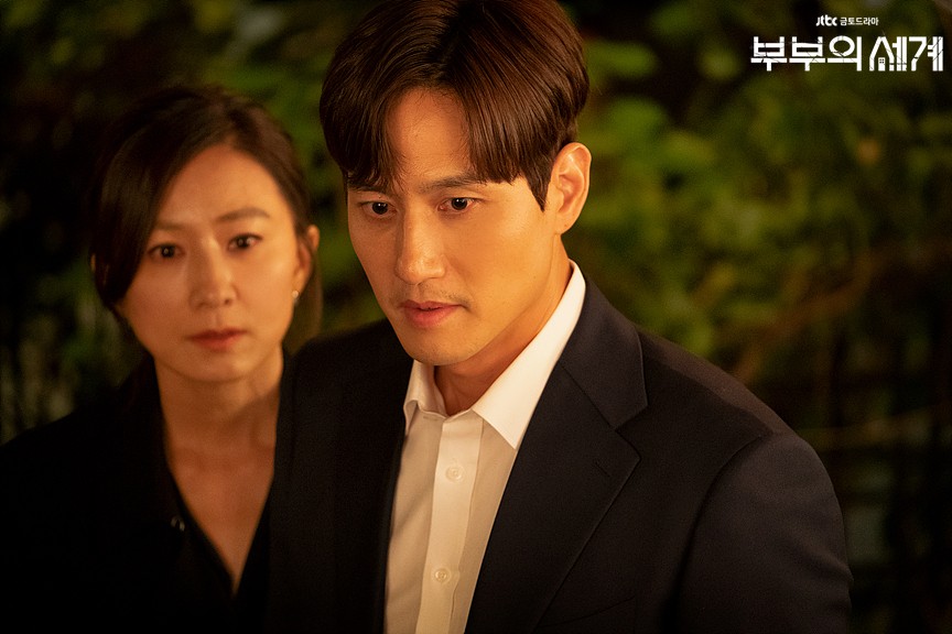 朴海俊在《夫妻的世界》飾演渣男