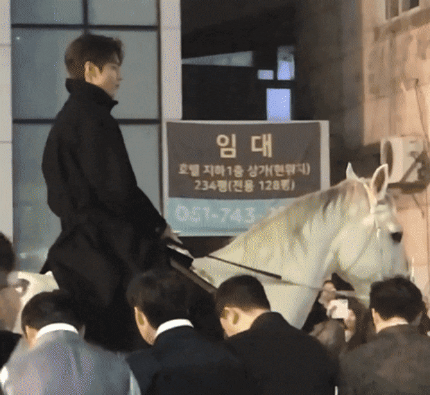 李敏鎬騎術精湛