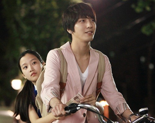 鄭容和與文佳煐在《你為我著迷》中演兄妹