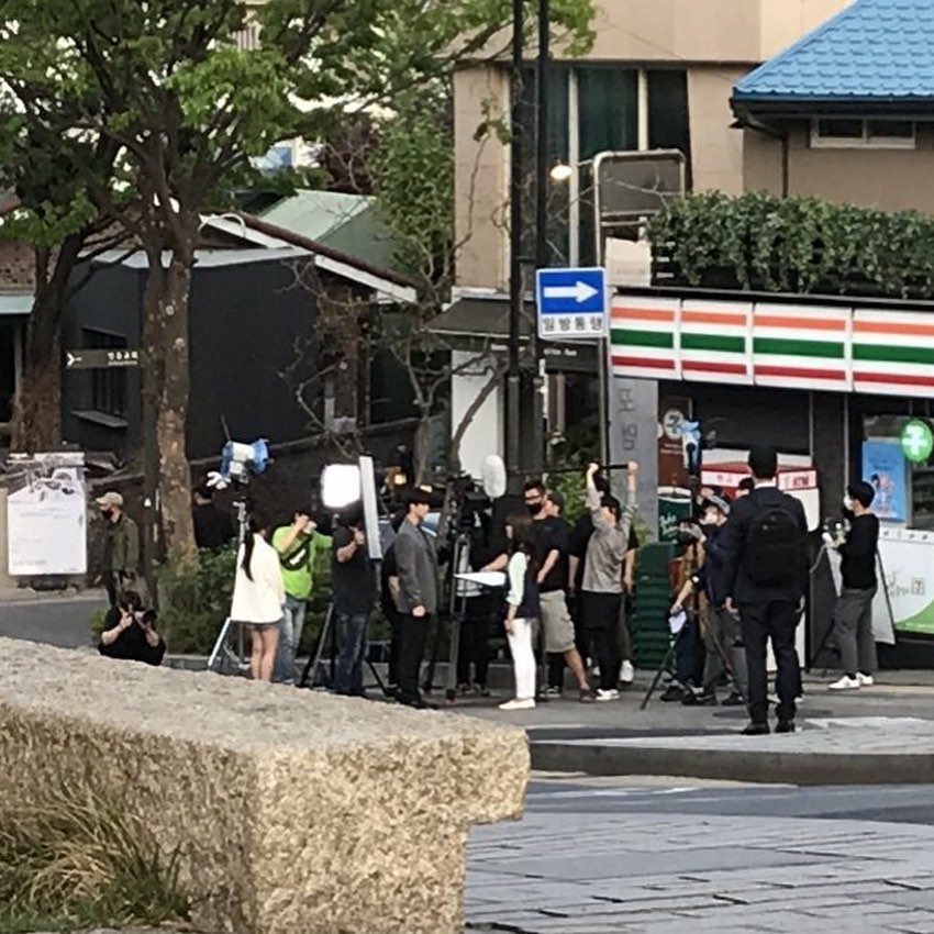 金所炫、鄭家藍、宋康拍攝《喜歡的話請響鈴2》路透照片