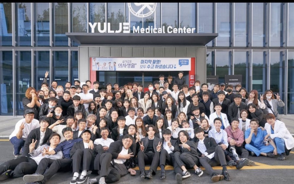 曹政奭、柳演錫、鄭敬淏、金大明、田美都《機智醫生生活》殺青