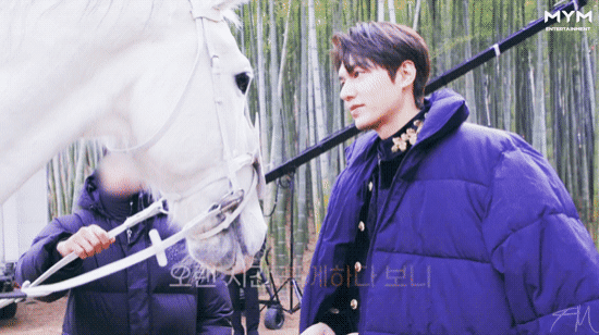 李敏鎬所屬的MYM經紀公司釋出了《The King：永遠的君主》片場花絮