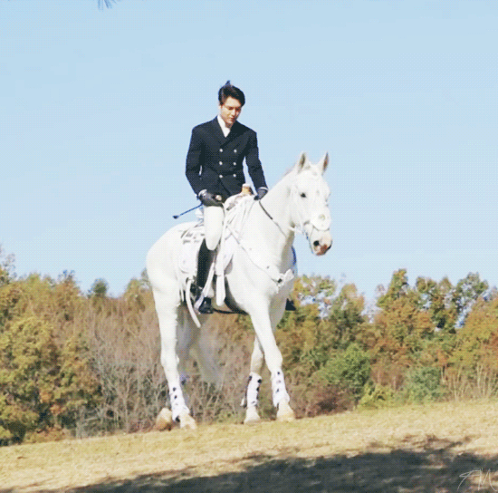 李敏鎬所屬的MYM經紀公司釋出了《The King：永遠的君主》片場花絮