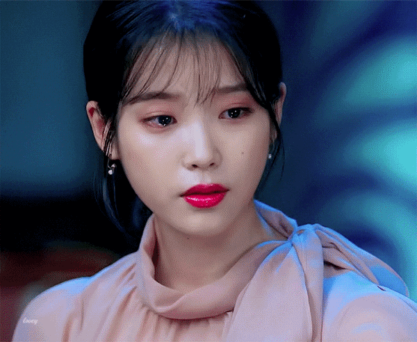 第56屆《百想藝術大賞》女子最優秀演技獎的入圍者金喜愛、孫藝珍、孔曉振、IU、金惠秀