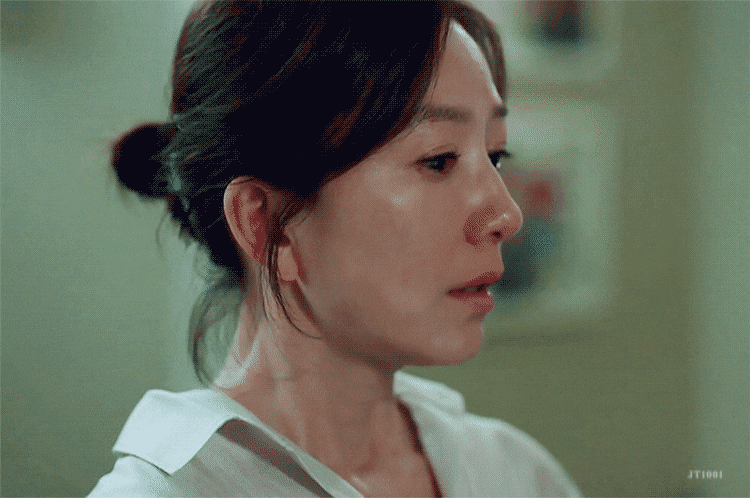 第56屆《百想藝術大賞》女子最優秀演技獎的入圍者金喜愛、孫藝珍、孔曉振、IU、金惠秀