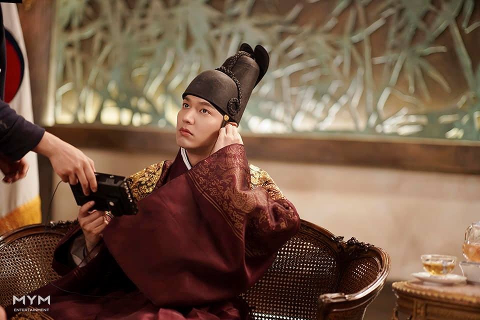 李敏鎬所屬的MYM經紀公司釋出《The King:永遠的君主》花絮照
