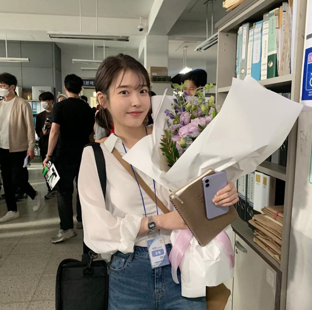 IU於片場曬生日應援！意外曝光電影《Dream》造型