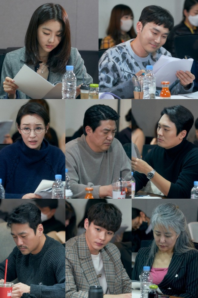 李準基、文彩元tvN《惡之花》閱讀劇本照釋出